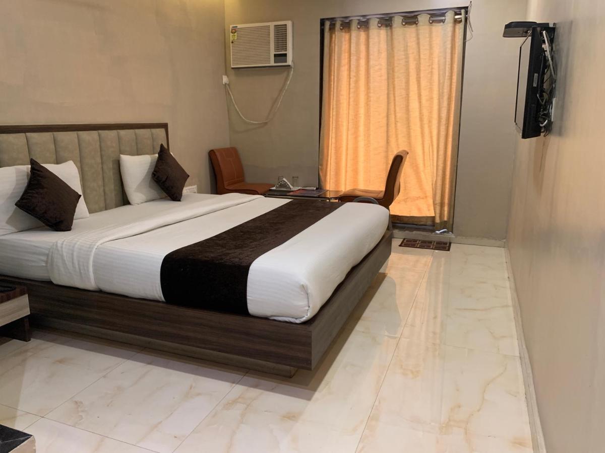 Hotel Merakee - Near Dahisar Mira Road Mumbai Экстерьер фото