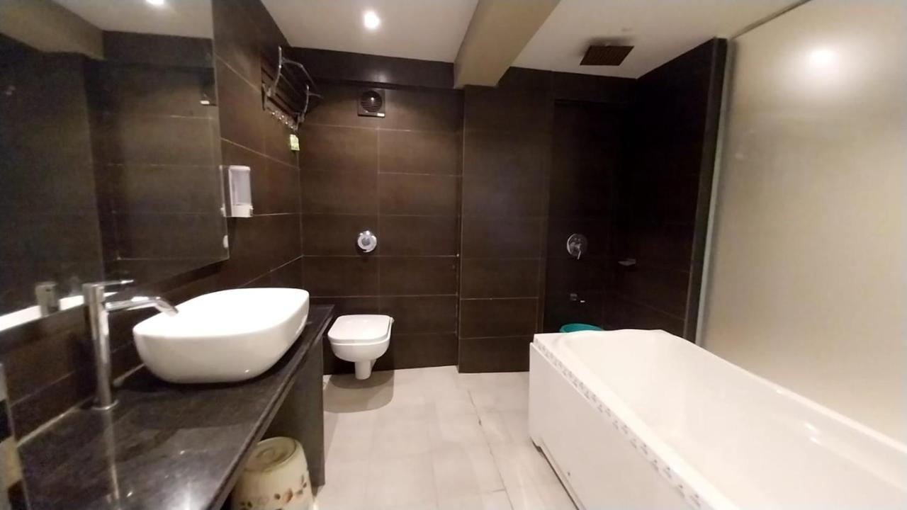 Hotel Merakee - Near Dahisar Mira Road Mumbai Экстерьер фото