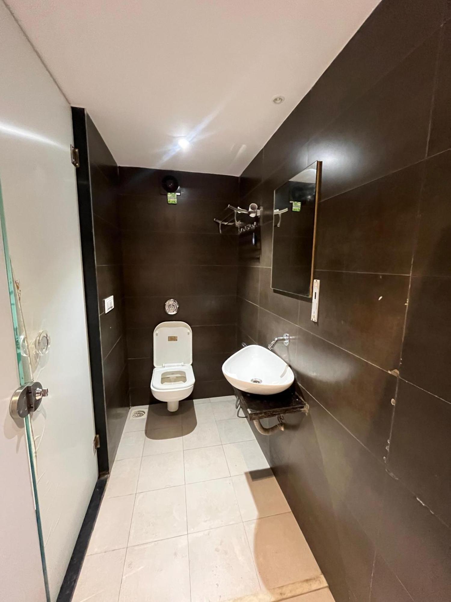 Hotel Merakee - Near Dahisar Mira Road Mumbai Экстерьер фото