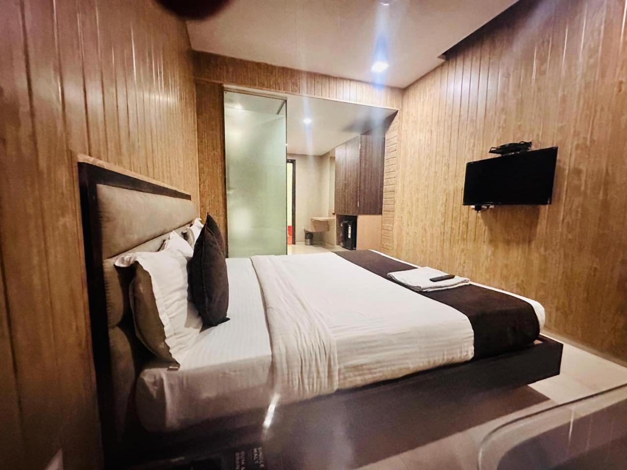 Hotel Merakee - Near Dahisar Mira Road Mumbai Экстерьер фото