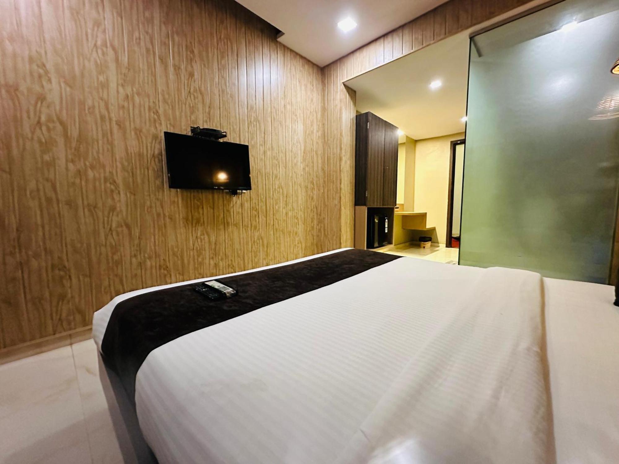 Hotel Merakee - Near Dahisar Mira Road Mumbai Экстерьер фото